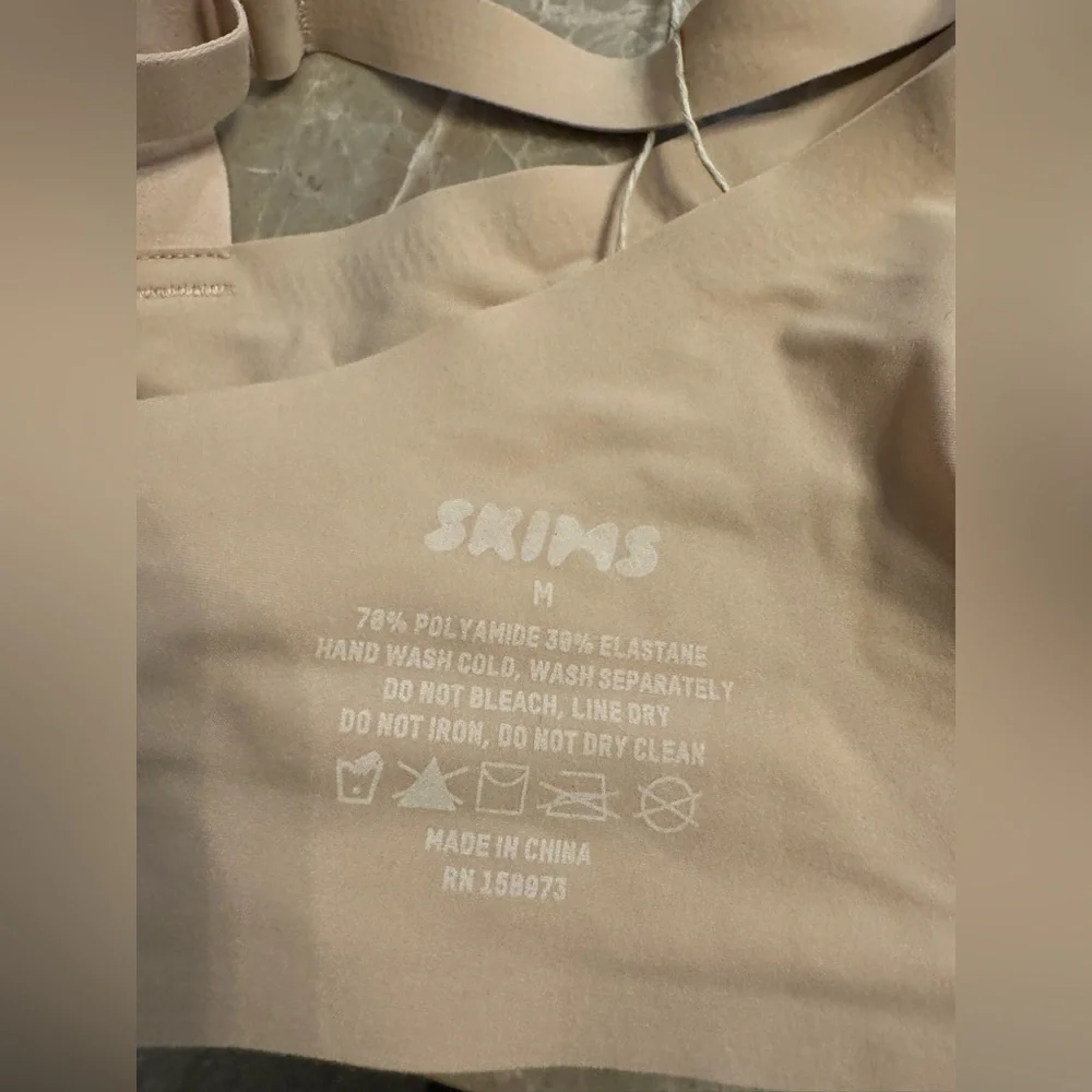 SKIMS NAKED PLUNGE BRALETTE - Picture 8 of 10